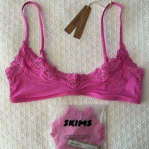 SKIMS NWT Fits Everybody Lace Scoop Bralette/Matching Thong - Medium Neon Orchid